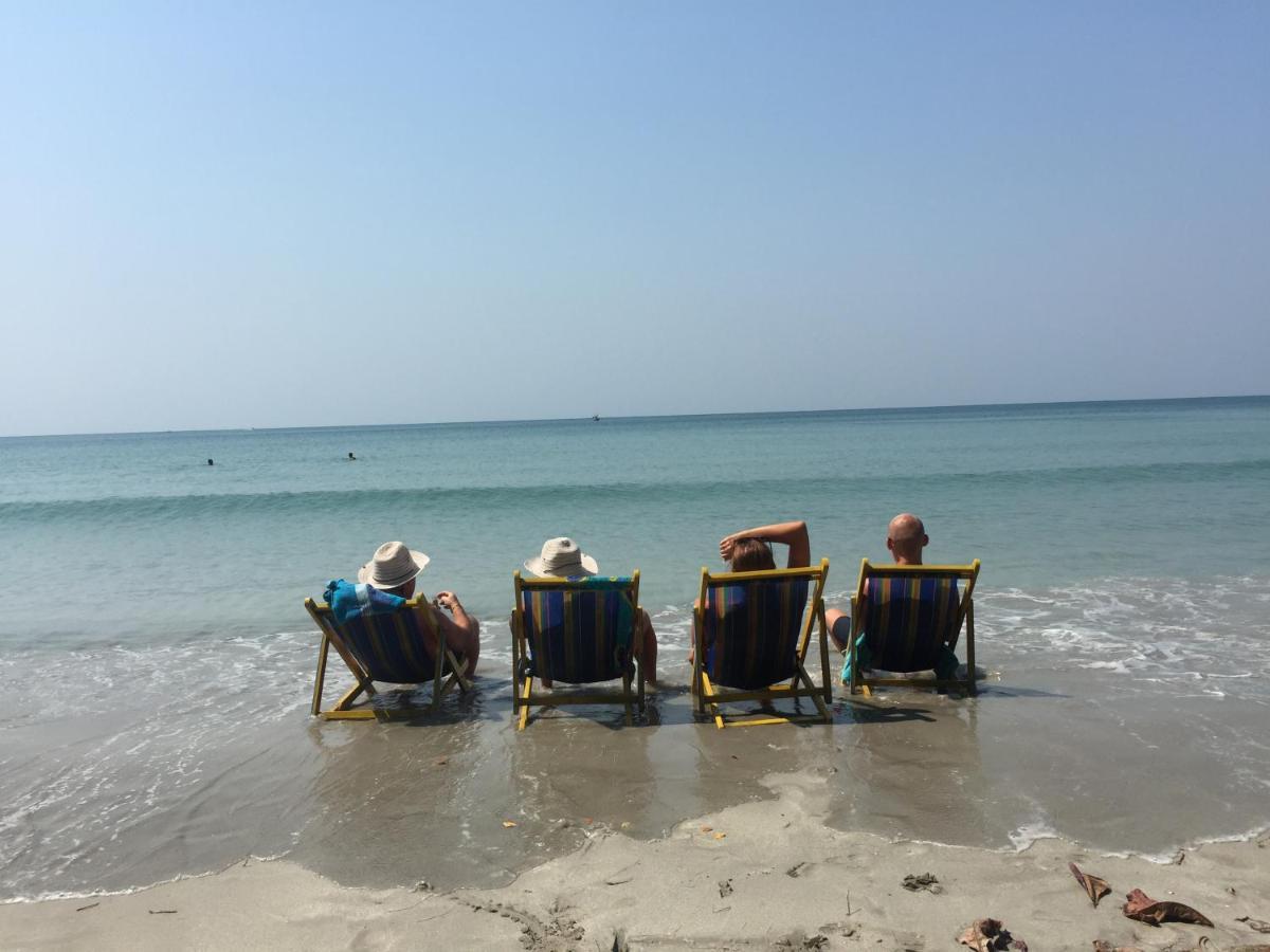 Harry'S Beach Club Ban Phe Dış mekan fotoğraf