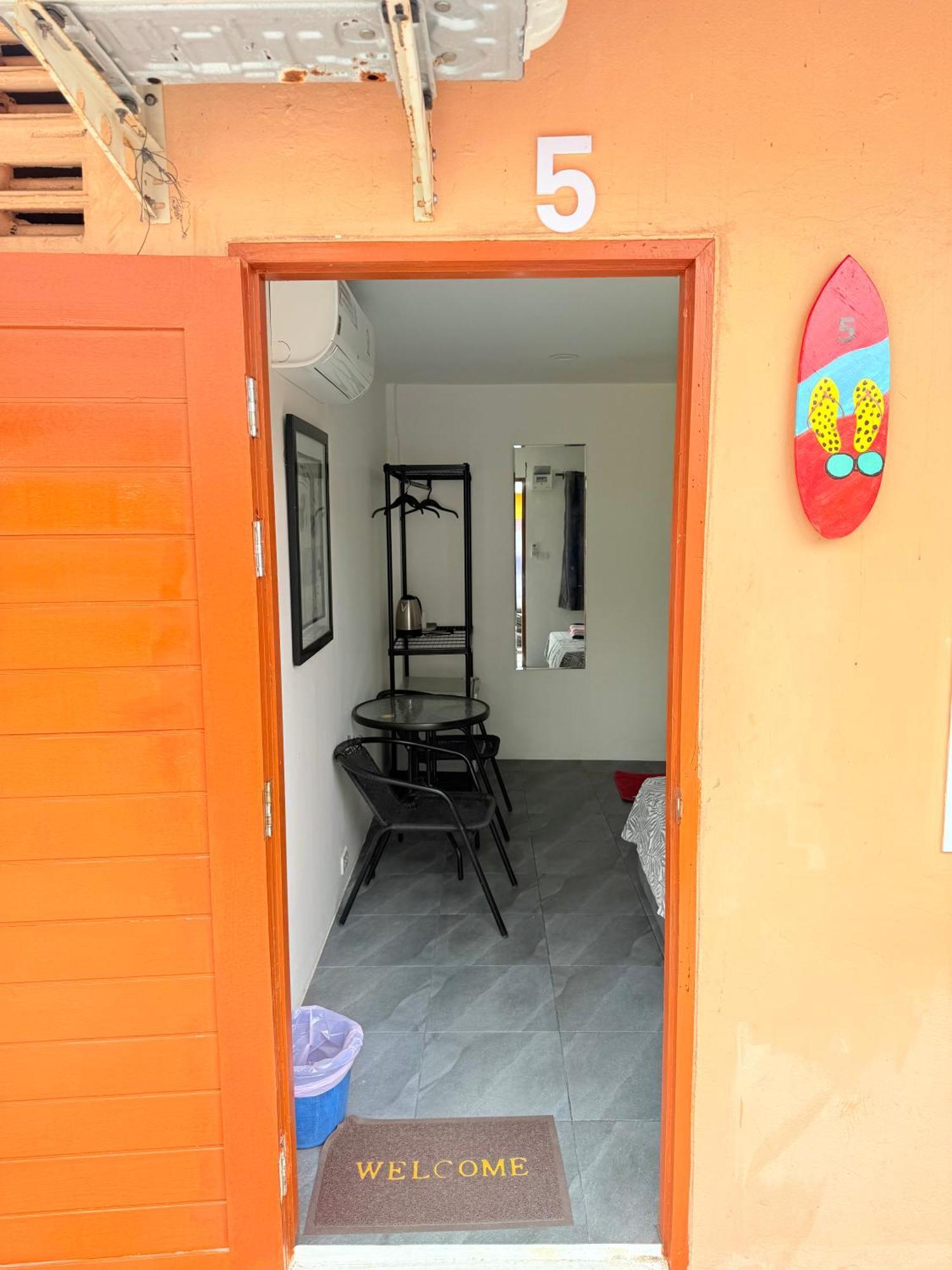 Harry'S Beach Club Ban Phe Dış mekan fotoğraf