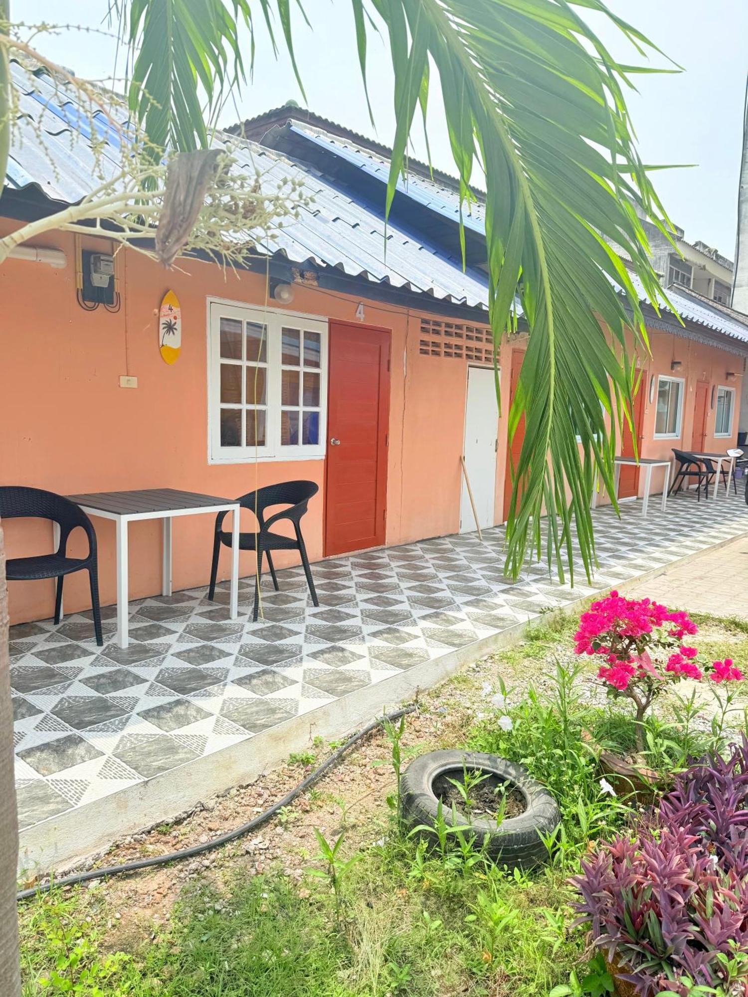 Harry'S Beach Club Ban Phe Dış mekan fotoğraf