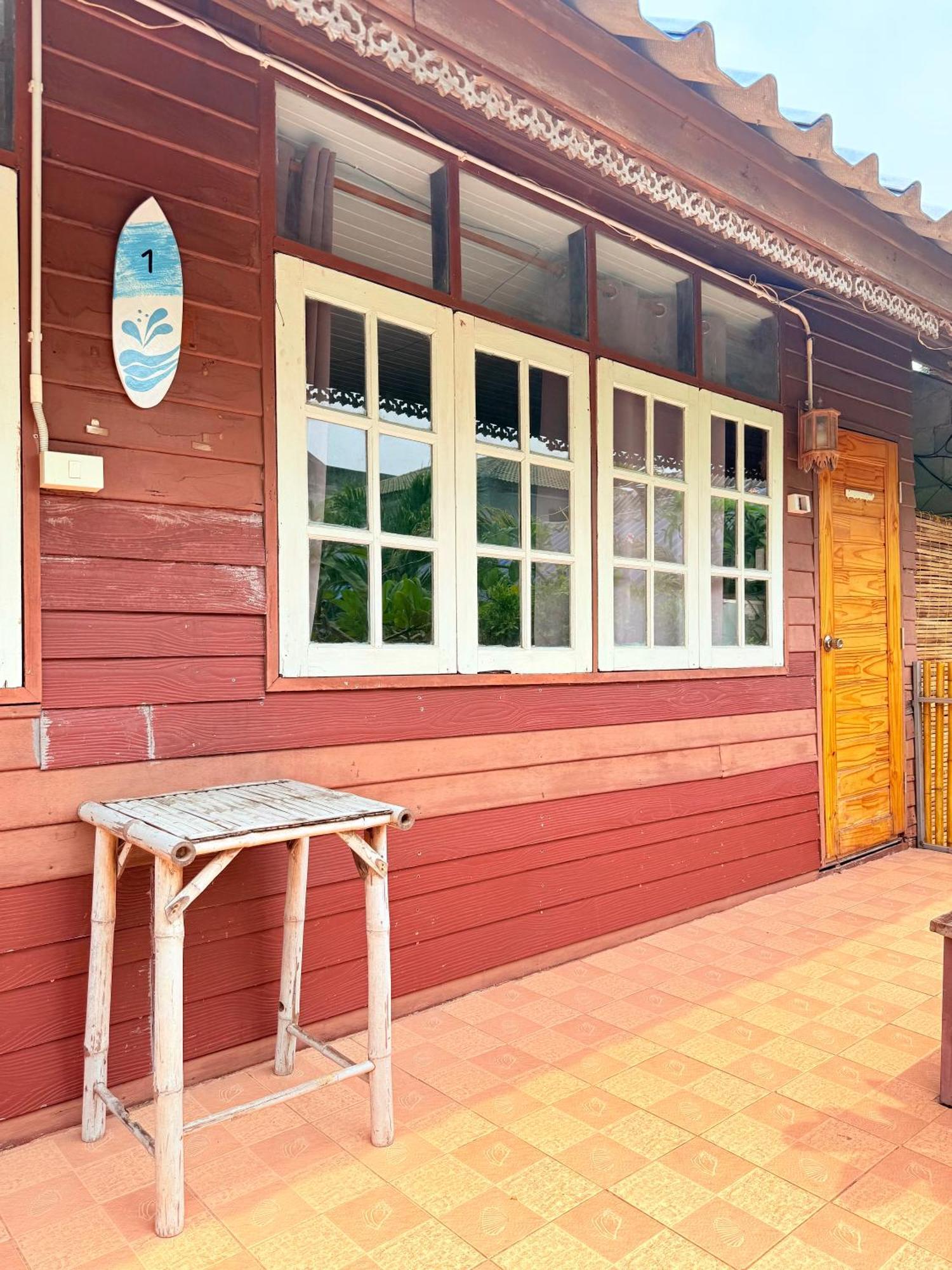 Harry'S Beach Club Ban Phe Dış mekan fotoğraf